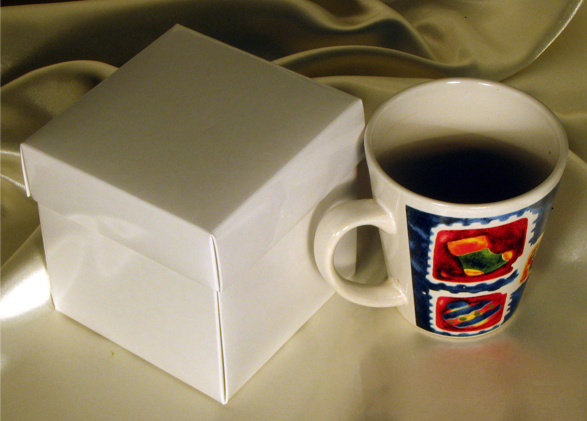 Gift Box Mug - White (2 piece lid + base)
